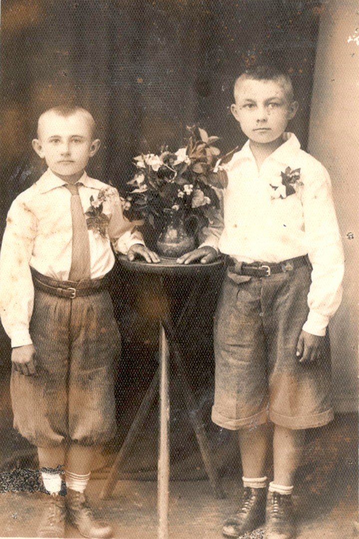 Pamiatka  I Komunii -Witek wraz z bratem Eugeniuszem